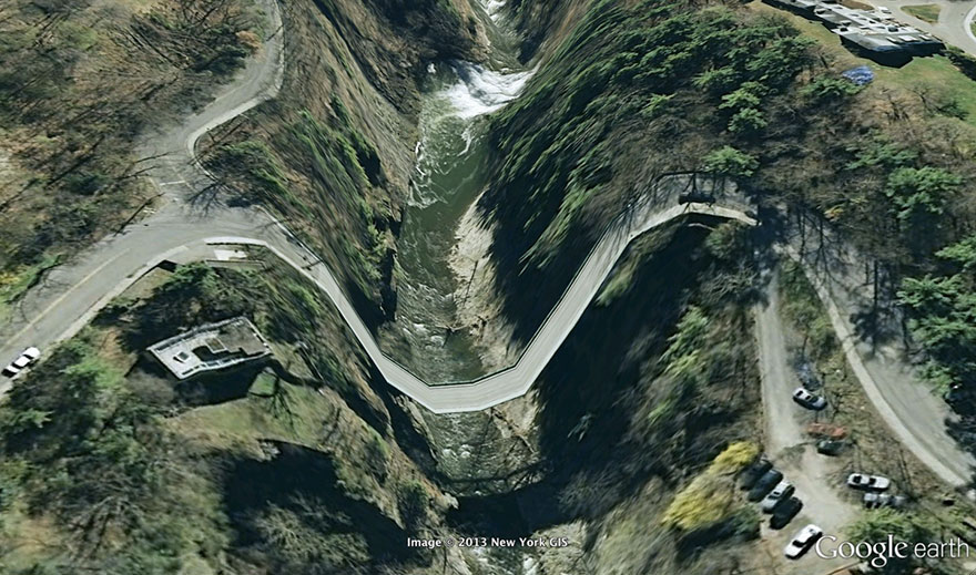 postcards from google earth map clement valla 29 5b7a80f574072 880 Czy w ten sposób Google Maps widzi nasz świat?