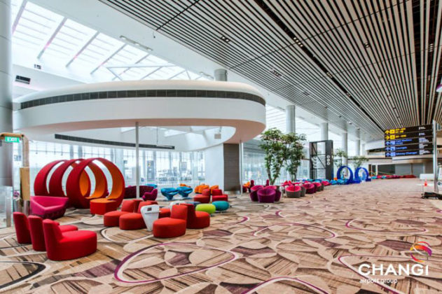 worlds best changi airport singapore 13 5b83f9ec977c8 700 Kino, basen na dachu i bar: najlepsze lotnisko na świecie
