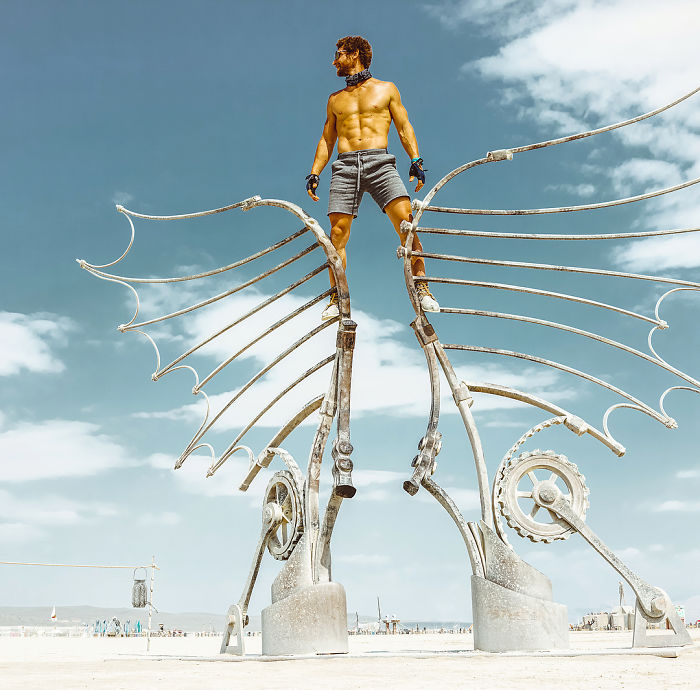 BnEXpPUlJ e png 700 Najlepsze instalacje z tegorocznej edycji festiwalu Burning Man
