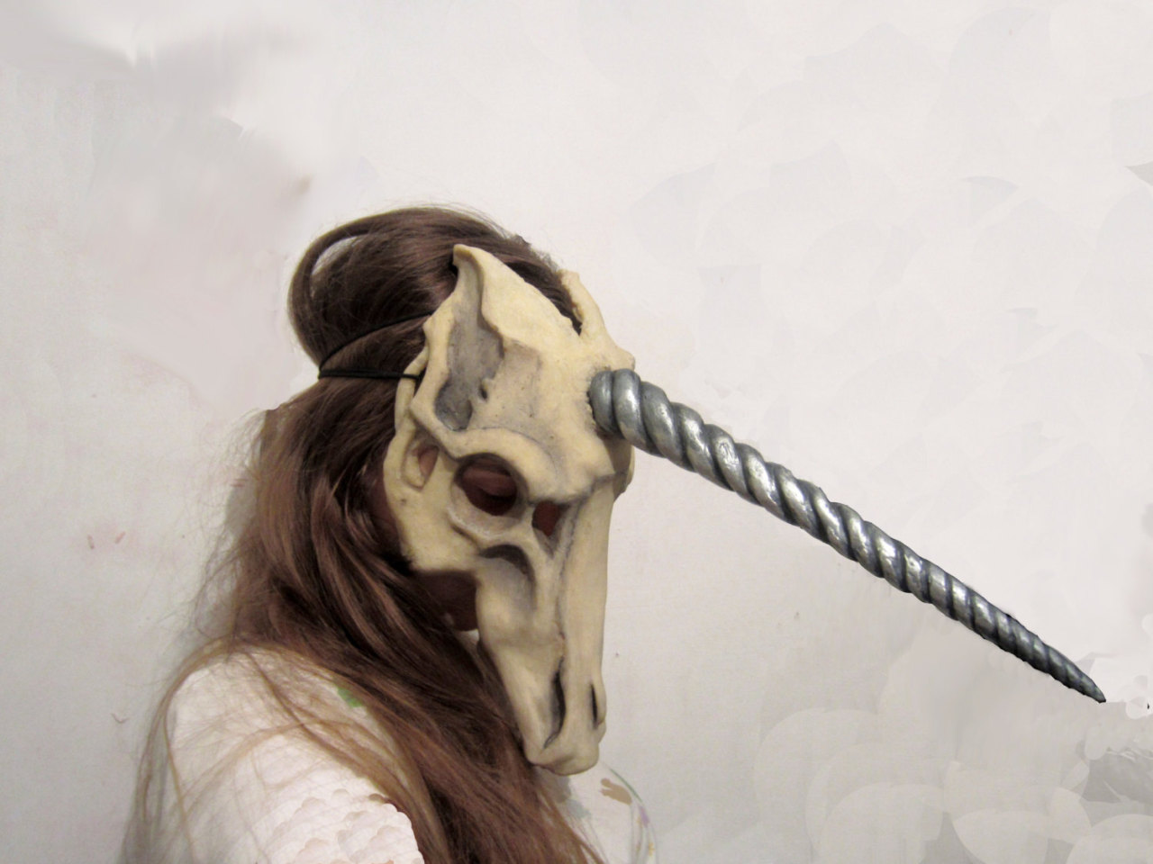 3 2 Przerażająca maska w kształcie czaszki jednorożca: idealna na Halloween?