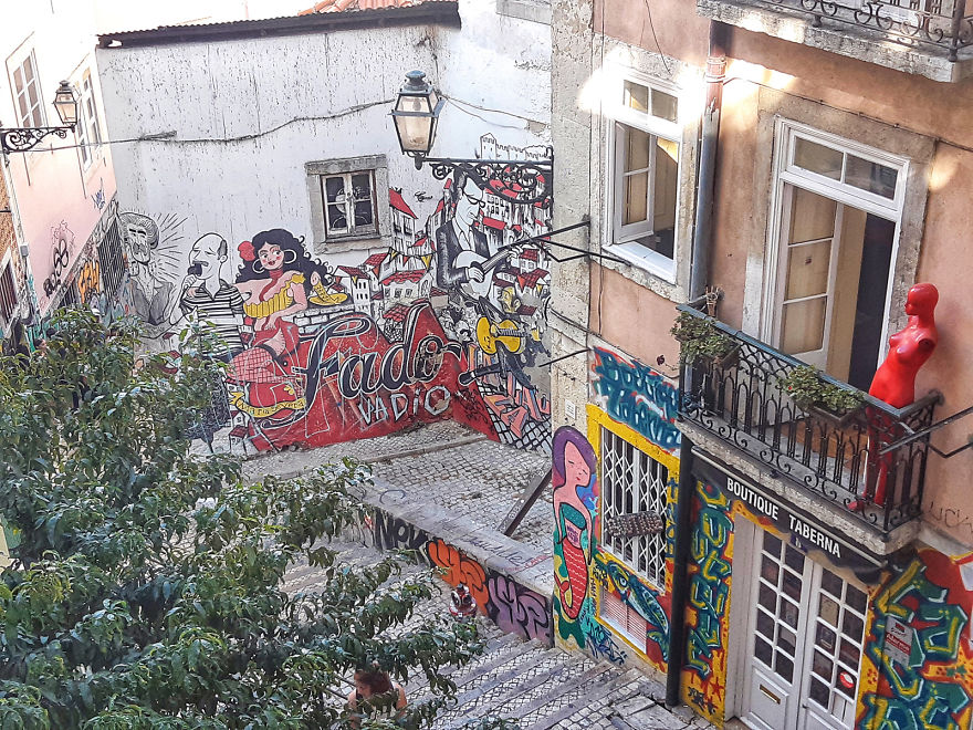 Lisbons embracement of urban art 5bc3a359b39e8 jpeg 880 Rząd w Lizbonie wyraził zgodę na tworzenie murali, a oto efekty tej decyzji