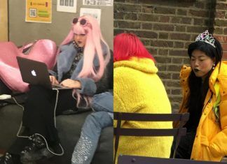Dziewczyna w różowych włosach przy komputerze i dziewczyna w żółtej kurtce i koronie