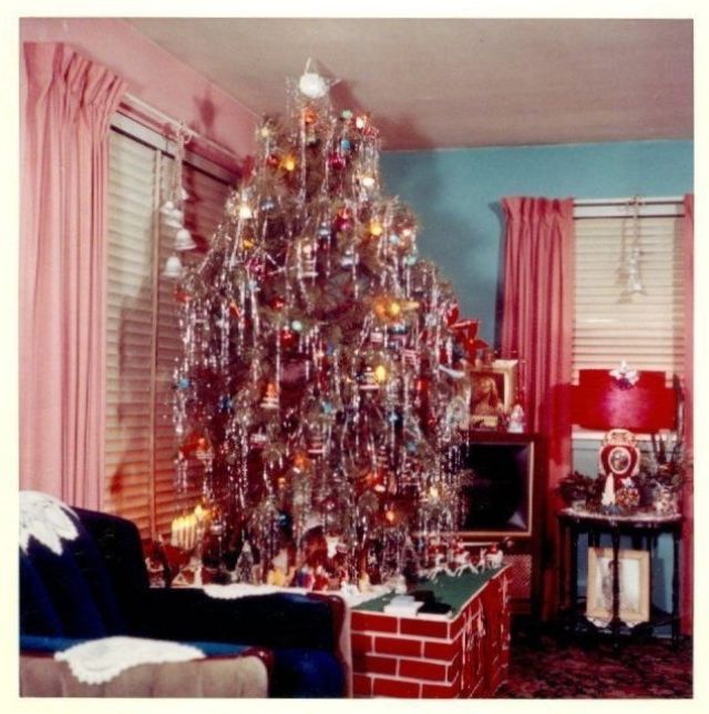 Christmas House Interior 1950s and 1960s 3 25 zdjęć pokazujących, jak wyglądały świąteczne dekoracje w latach 50. i 60.
