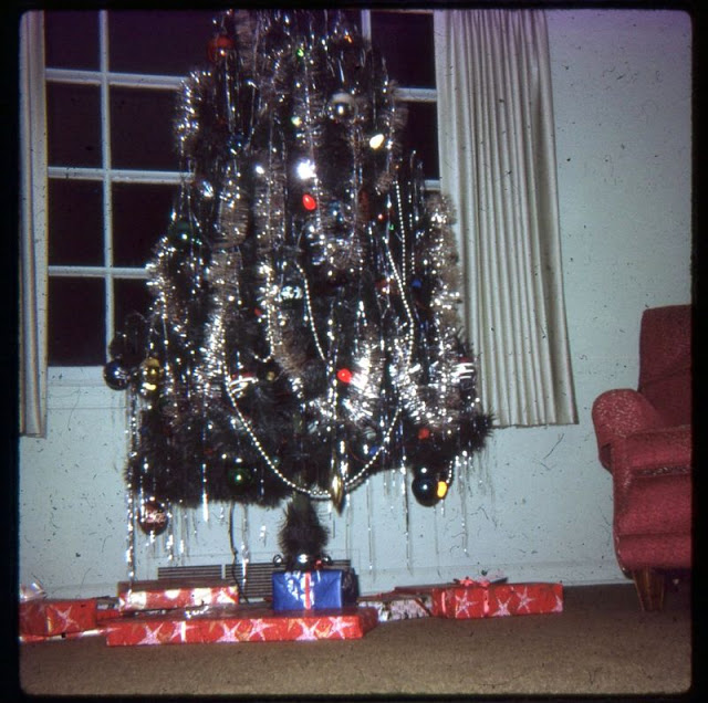 Christmas House Interior 1950s and 1960s 32 25 zdjęć pokazujących, jak wyglądały świąteczne dekoracje w latach 50. i 60.