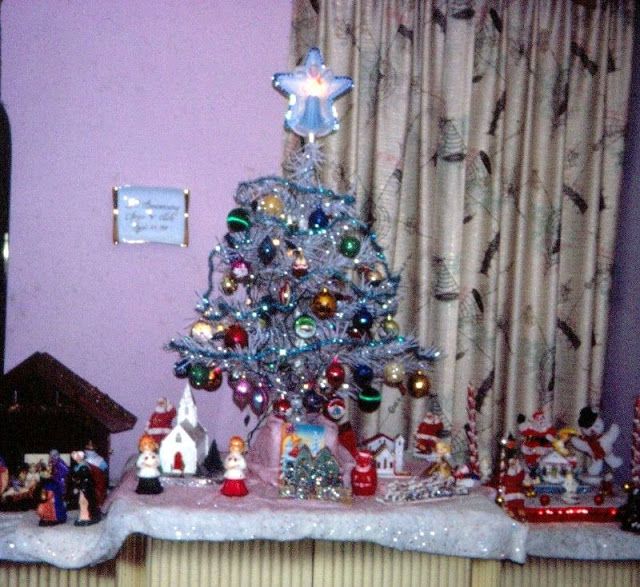 Christmas House Interior 1950s and 1960s 8 25 zdjęć pokazujących, jak wyglądały świąteczne dekoracje w latach 50. i 60.