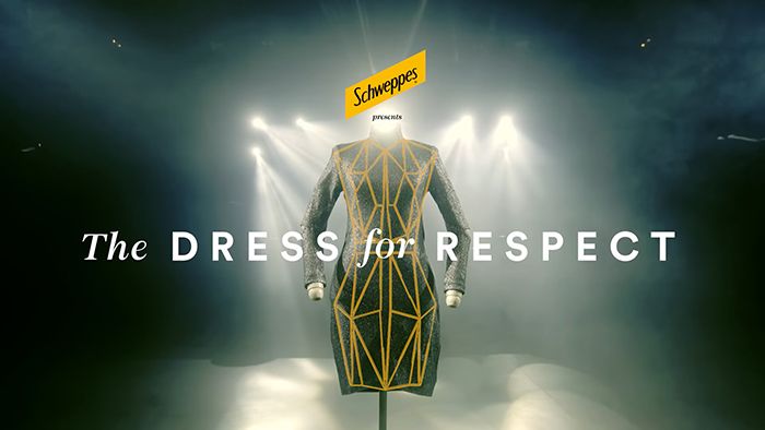 smart dress commercial schweppes ogilvy sao paulo brazil 5 5c29daead1627 700 Sukienka „Dress For Respect” pokazuje, ile razy kobieta została dotknięta bez zgody