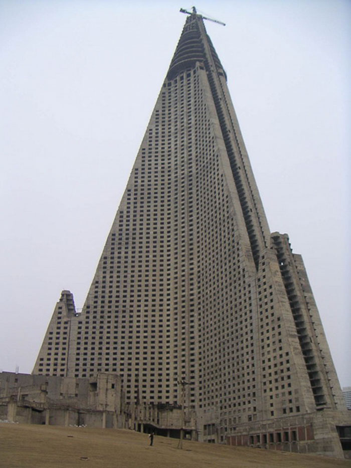 15 Ryugyong Hotel In Pyongyang North Korea 20 zdjęć kultowych obiektów, gdy były jeszcze w trakcie budowy
