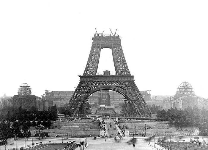 2 Eiffel Tower In Paris France 20 zdjęć kultowych obiektów, gdy były jeszcze w trakcie budowy
