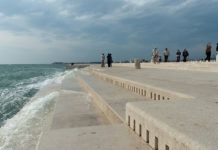 Organy nad brzegiem morza w Chorwacji