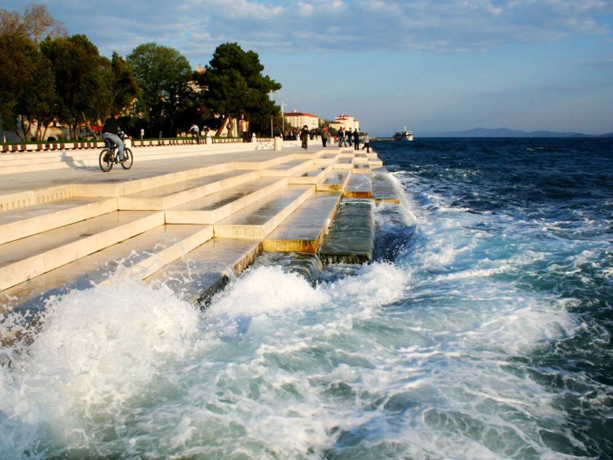 Organy nad brzegiem morza w Chorwacji
