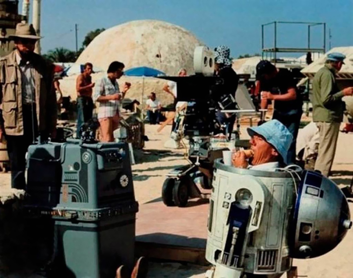 Gwiezdne wojny Część IV Nowa nadzieja 24 zdjęcia pokazujące, ile pracy wymagało stworzenie efektów specjalnych w kultowych filmach