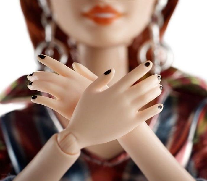 Barbie doll is released in a version inspired by David Bowies Ziggy Stardust 5d39674be6ac6 700 Mattel na cześć Davida Bowiego wprowadza do sprzedaży lalkę Ziggy Stardust