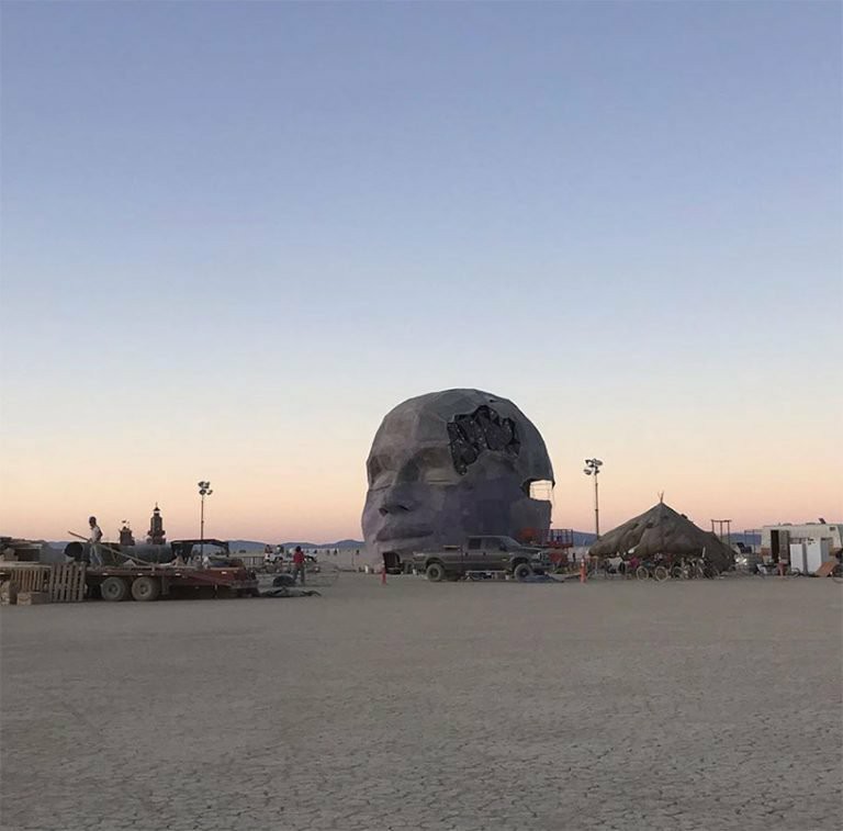 Rzeźby i instalacje które można zobaczyć na Burning Man 2019 3 Metamorfozy, zmiany, niepewność. Rzeźby i instalacje, które można zobaczyć podczas festiwalu Burning Man 2019