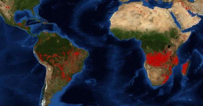 Mapa satelitarna obrazująca pożary