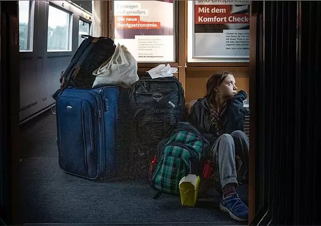 Greta Thunberg opublikowała zdjęcie z podróży zatłoczonym pociągiem. Deutsche Bahn odpowiedziało