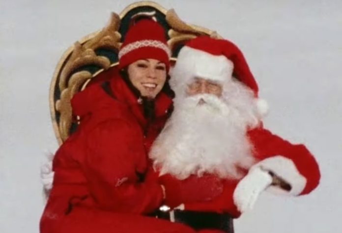 Święty Mikołaj i kobieta w czerwonym stroju