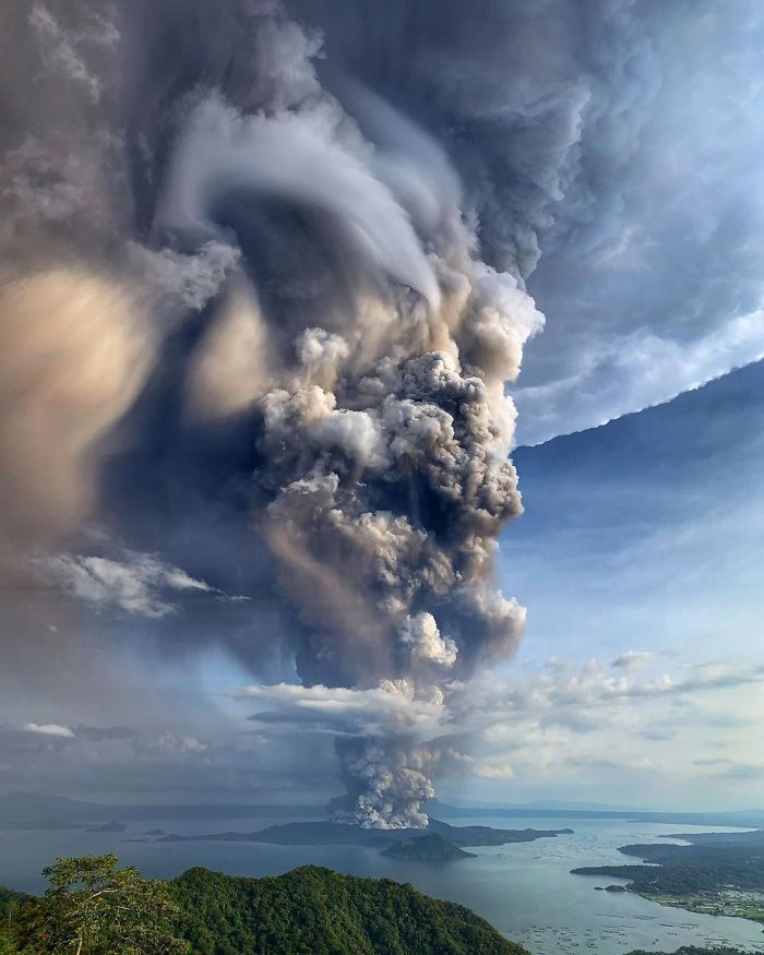 B7NpGWLhnxs png 700 29 zdjęć pokazujących przerażający wybuch wulkanu Taal na Filipinach