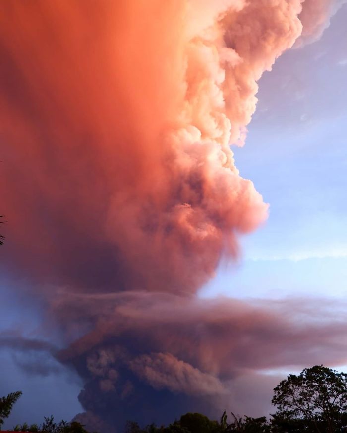 taal volcano eruption photos philippines 5e1c729a5cd9f 700 29 zdjęć pokazujących przerażający wybuch wulkanu Taal na Filipinach