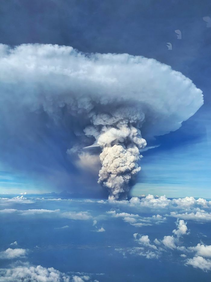 1216310886803001344 png 700 29 zdjęć pokazujących przerażający wybuch wulkanu Taal na Filipinach
