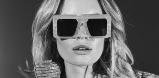 Modelka w prostokątnych okularach z lat 70