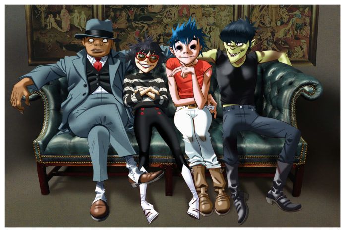 Kreskówkowe avatary zespołu Gorillaz siedzące na kanapie