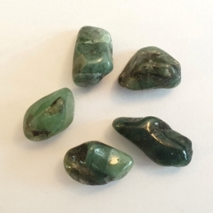 kamienie znaki zodiaku szmaragd Kamienie zodiakalne – spis amuletów związanych ze znakami zodiaku