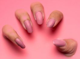 manicure tytanowy różowe paznokcie
