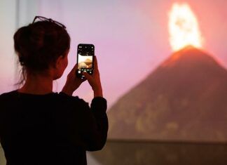 Wybuch wulkanu Zjawiskowa Ziemia BBC Eartch