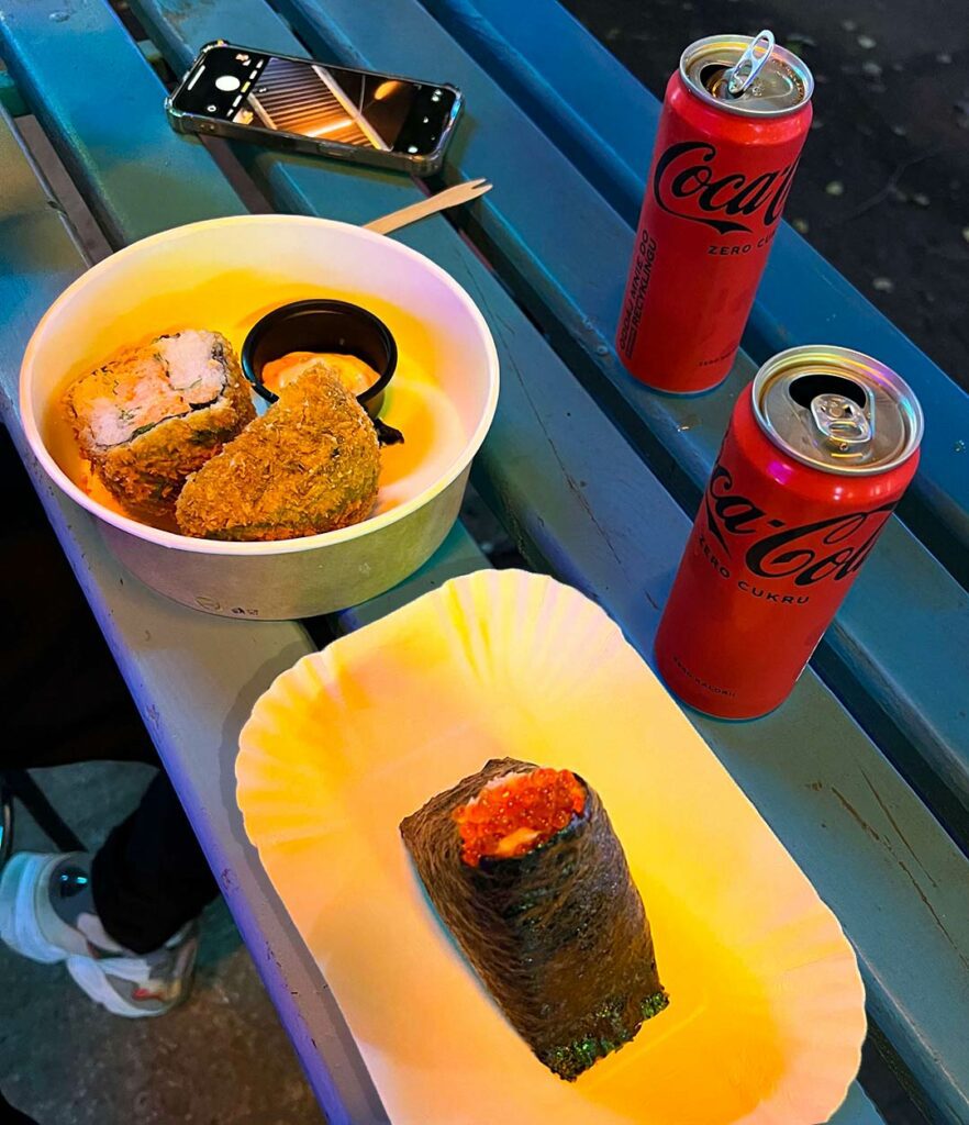 Nocny Market Coca Cola i HIRO.pl najlepsze dania Sushi Burger i Onigiri Bento